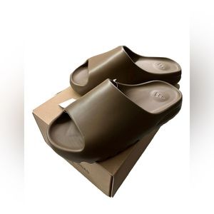 SIZE 12 ADIDAS YEEZY SLIDE CORE KANYE WEST BRAND NEW IN BOX!